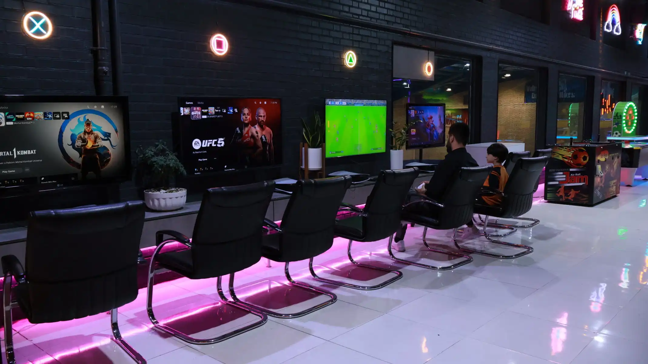 تی رکس مهاباد